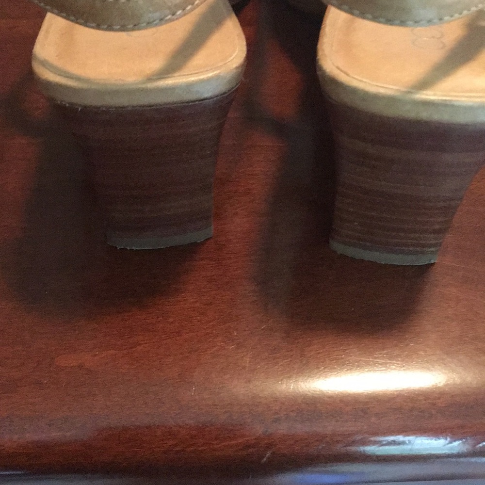 Shoes - Picture 4 of 5